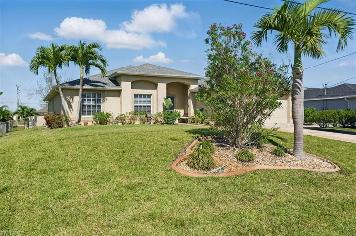 View of front of the home featuring large front yard, driveway