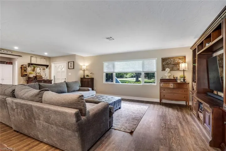 6101  Lancewood  WAY, Naples, FL 34116