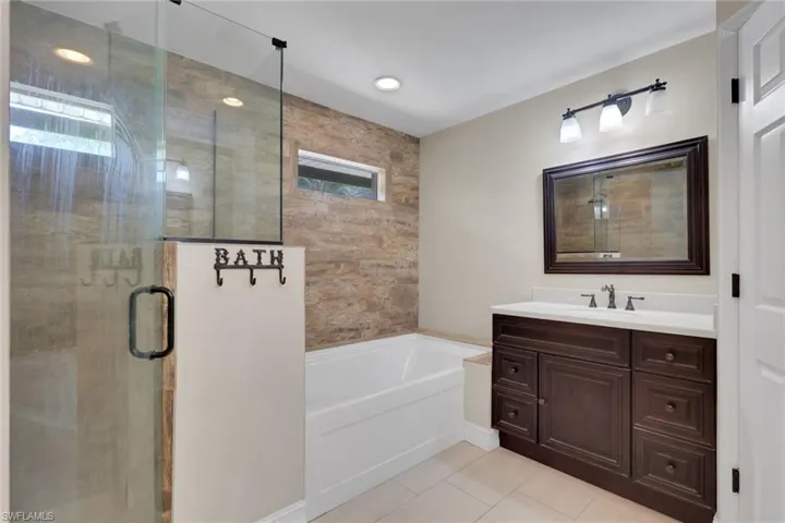 6101 Lancewood Way, Naples, Florida 34116