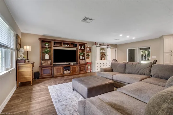 6101  Lancewood  WAY, Naples, FL 34116