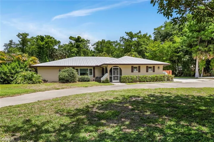 6101  Lancewood  WAY, Naples, FL 34116