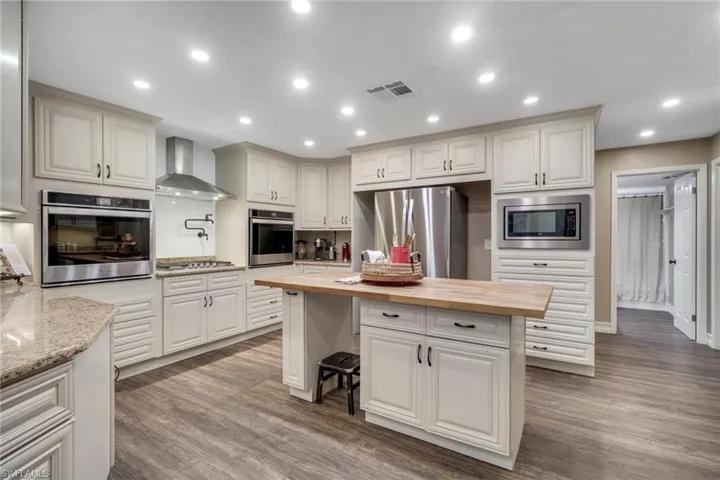 6101  Lancewood  WAY, Naples, FL 34116