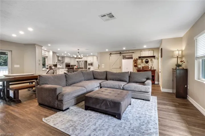 6101  Lancewood  WAY, Naples, FL 34116