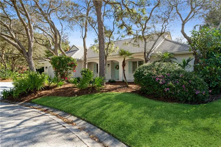 View of front of property featuring a front yard