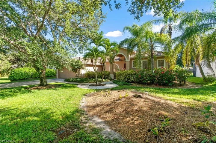 View of yard with a garage