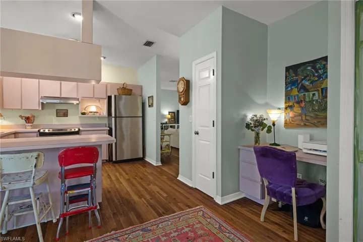 Convenient_office_nook