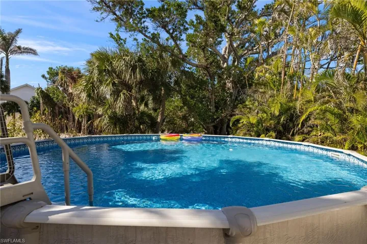 View_of_pool