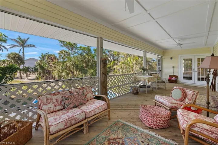 Large_screened_lanai_facing_west