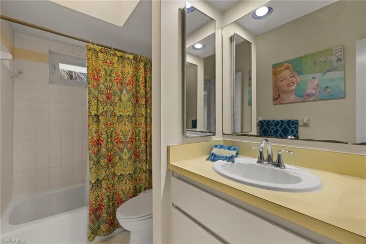 Guest_bedroom_bathroom