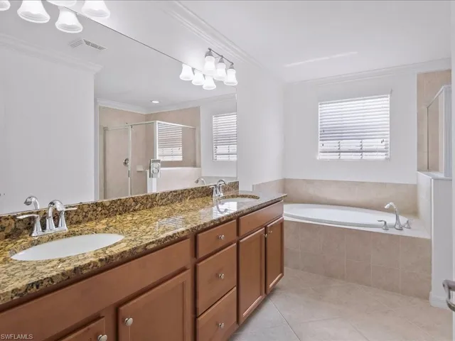 Primary bath with dual sinks