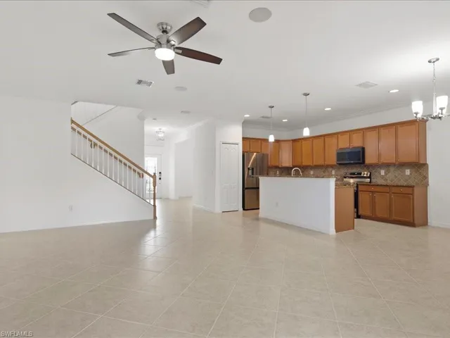 lots of granite and stainless new appliances