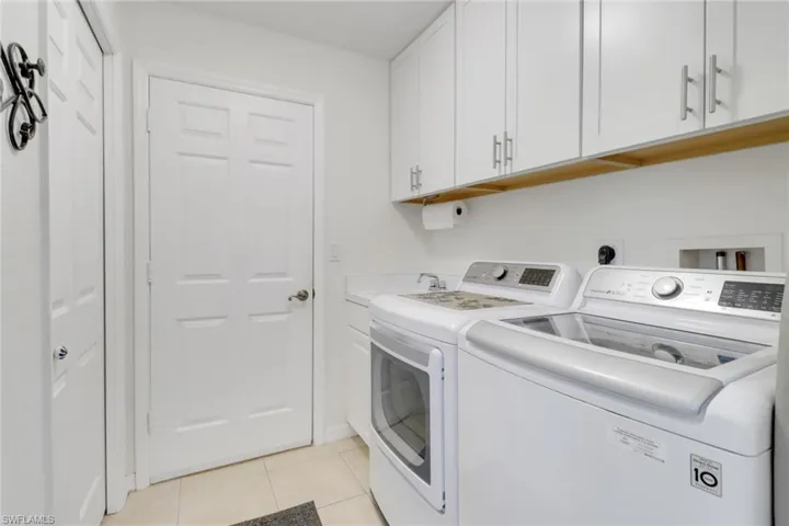1099 Tivoli Dr, Naples, Florida 34104