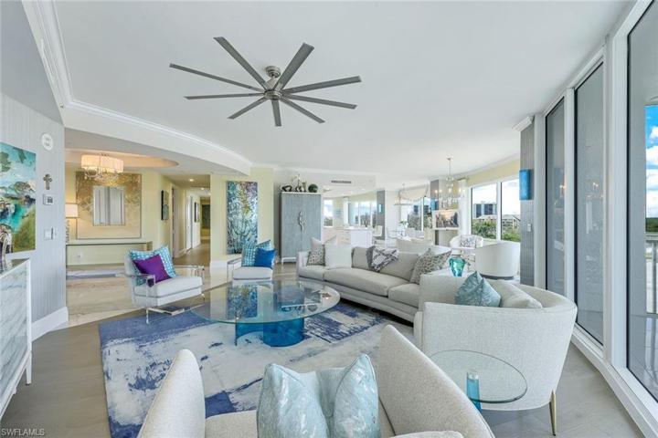 501 Grand Salon
