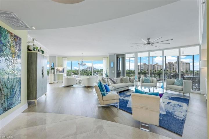 501 Grand Salon