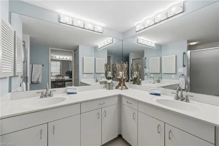 Alternate Master Bath View