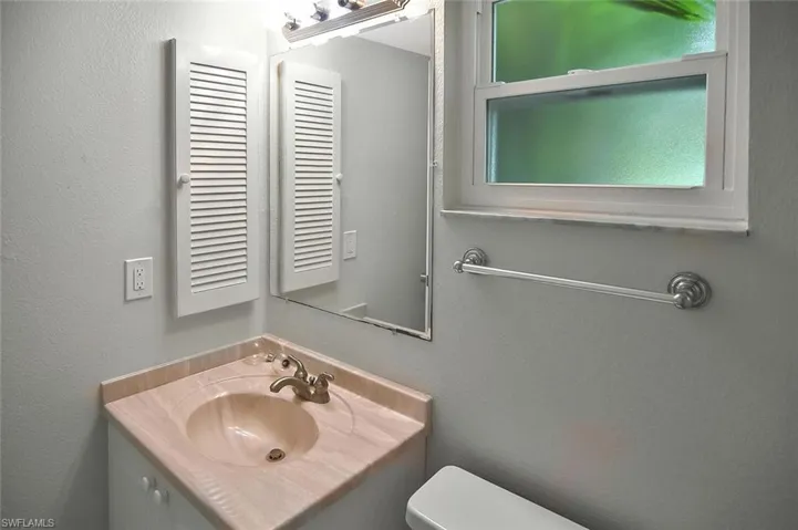 1502 Edgewater Cir # 6b, Fort Myers Fl 33919