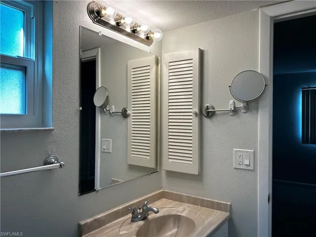 1502 Edgewater Cir # 6b, Fort Myers Fl 33919