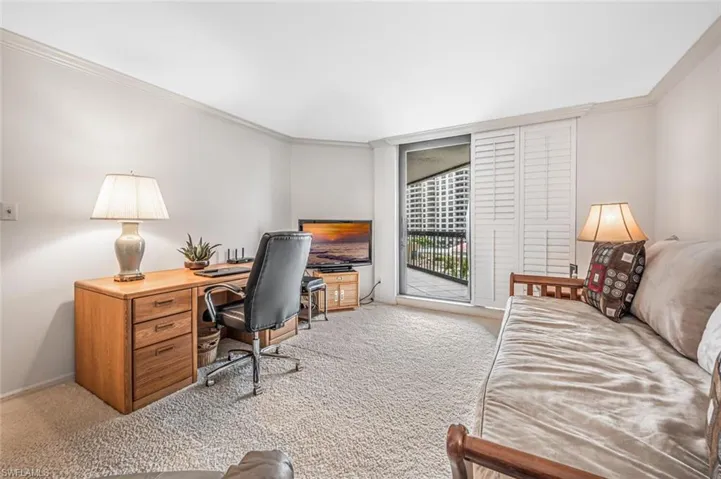 This room now has twin beds Plus the desk