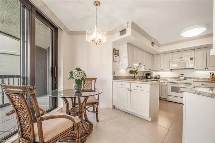 4551 Gulf Shore Blvd N # 605, Naples, Florida 34103
