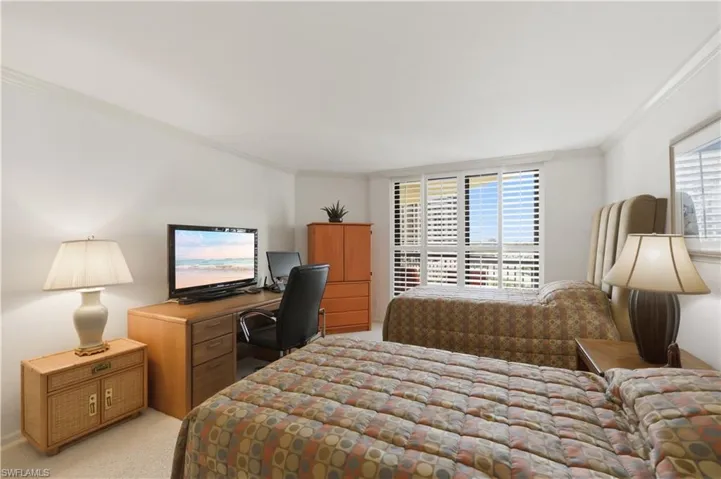 4551 Gulf Shore Blvd N # 605, Naples, Florida 34103