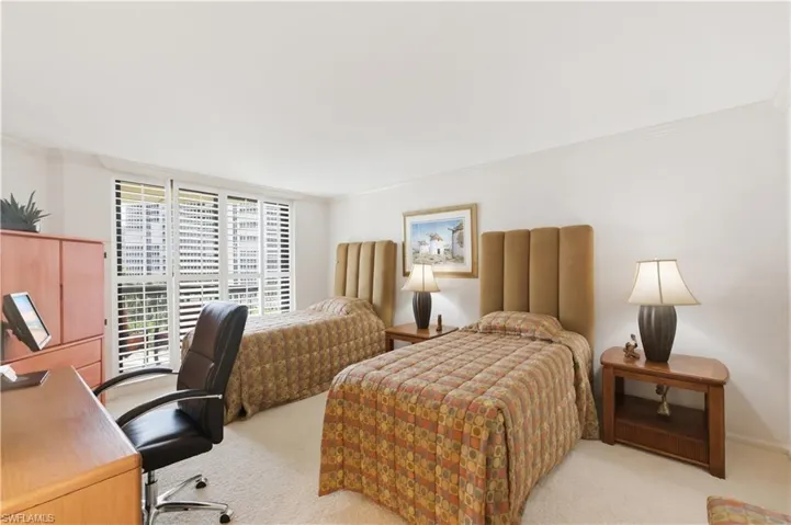4551 Gulf Shore Blvd N # 605, Naples, Florida 34103