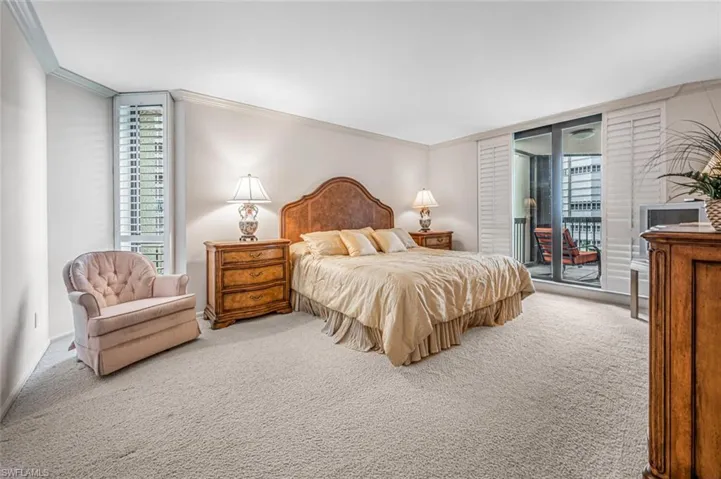 4551 Gulf Shore Blvd N # 605, Naples, Florida 34103