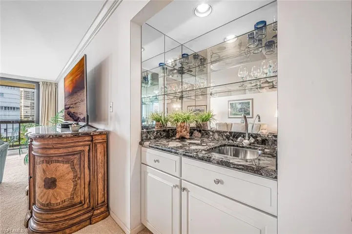 4551 Gulf Shore Blvd N # 605, Naples, Florida 34103