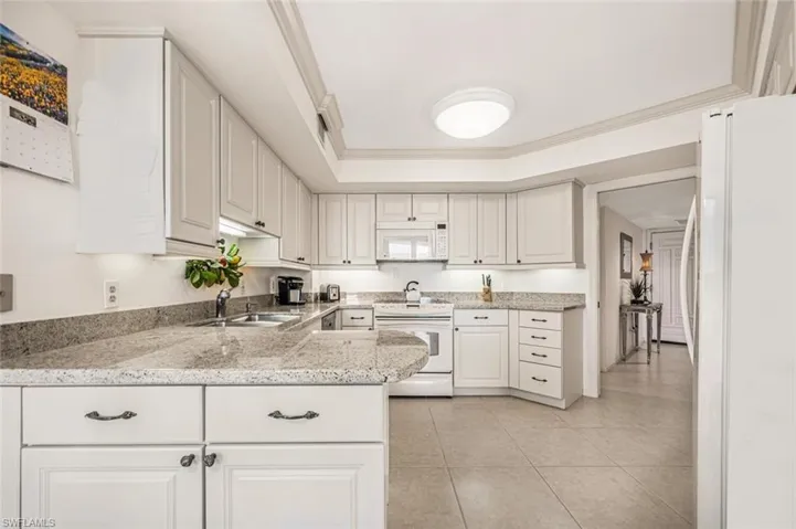 4551 Gulf Shore Blvd N # 605, Naples, Florida 34103