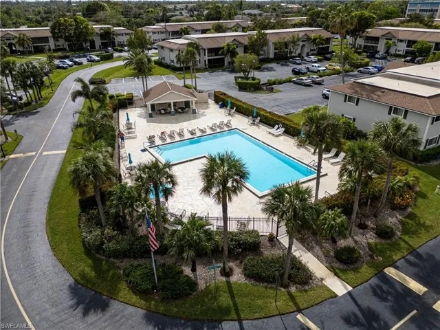 Birds eye view of property featuring a residential view