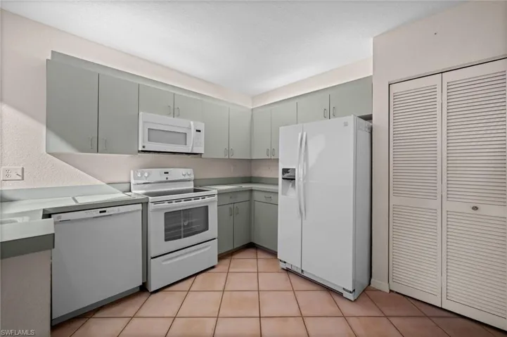 Great Space for a new bright kitchen