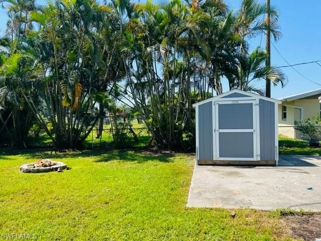 View of yard with a storage shed