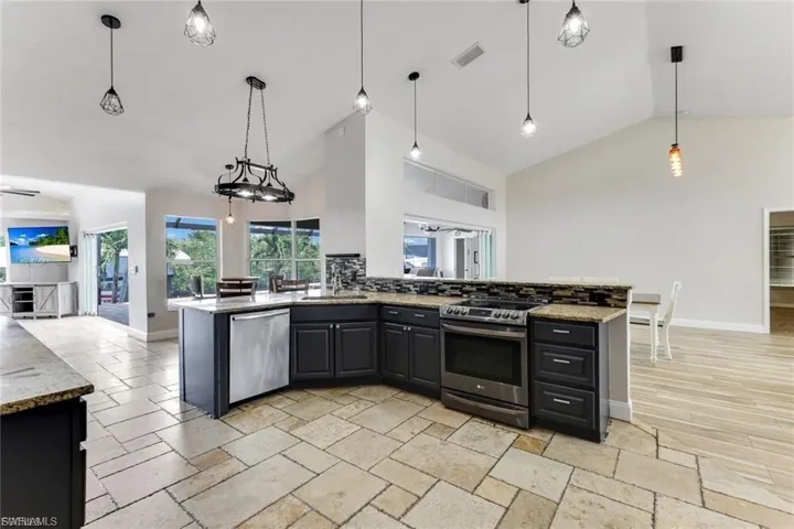 2013 Everest Pkwy, Cape Coral, Florida 33904