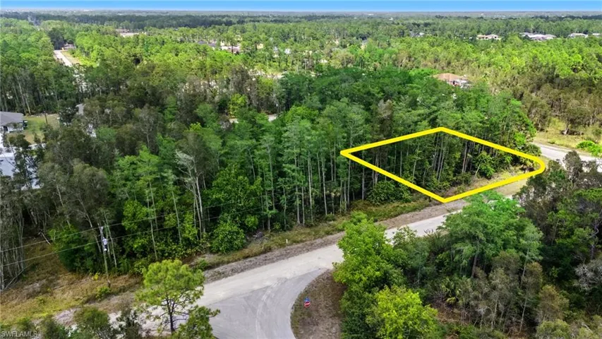 Drone / aerial view featuring a wooded view