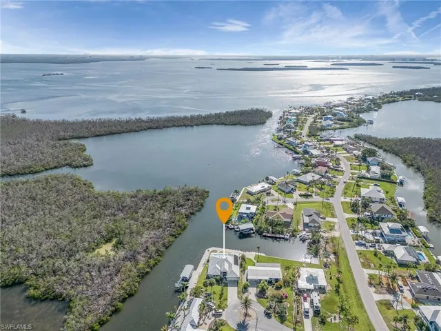 Looking East with quick access to the Intracoastal Waterway, Gulf of Mexico, and all the Outer Islands of Lee County.