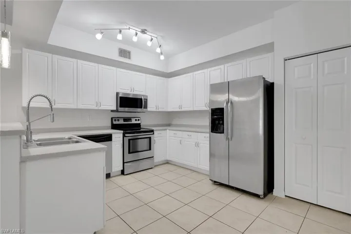 11837  Bayport  LN, Fort Myers, FL 33908
