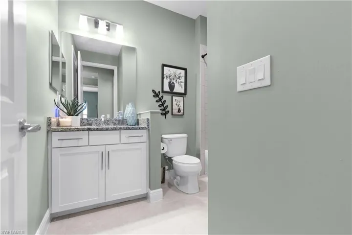 Guest bathroom with shower/tub combo