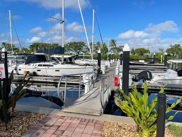 H Dock