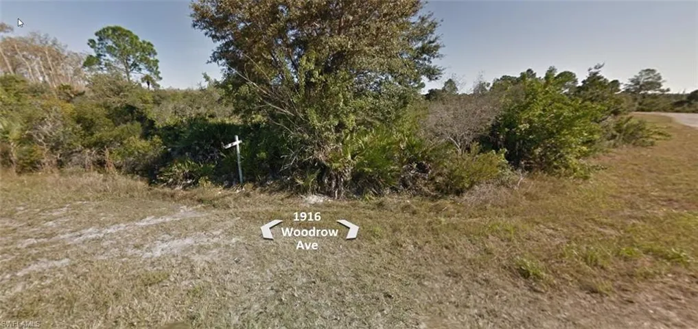 Frontal view of property