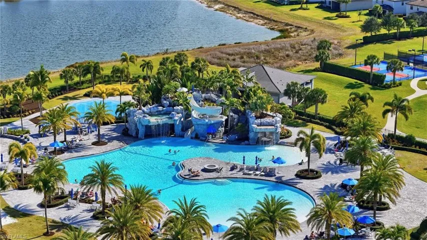 Pool, spa & splashpad