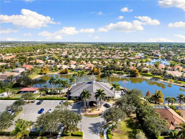 Aerial perspective of Clubhouse.