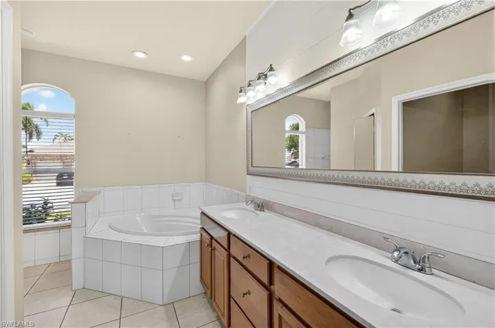 7930  Sandel Wood W CIR, Fort Myers, FL 33908