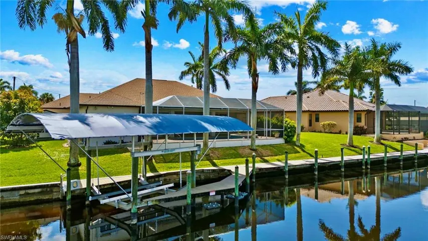 16k Boat Lift with Canopy and Composite Decking