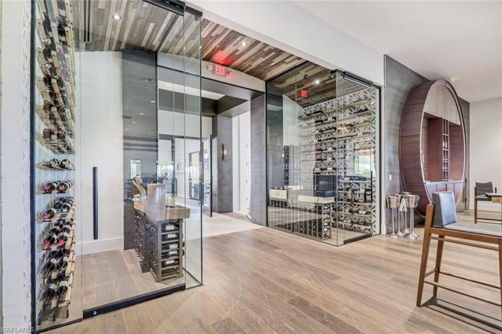 STUNNING WINE ROOM