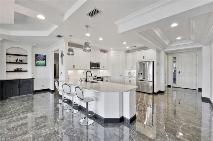 STUNNING BARTOP AREA