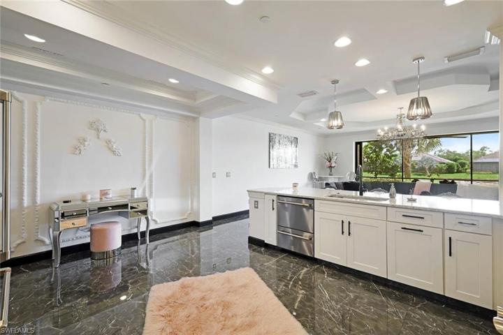 OPEN KITCHEN