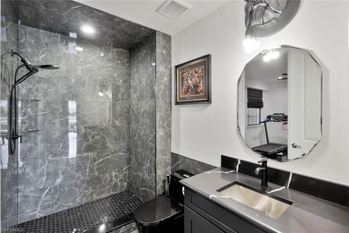 STUNNING GUEST BATHROOM