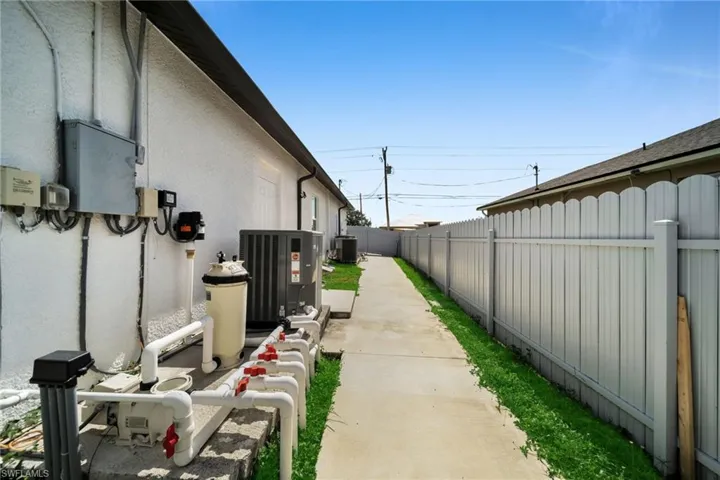 1002 Ne 2nd Ave, Cape Coral, Florida 33909