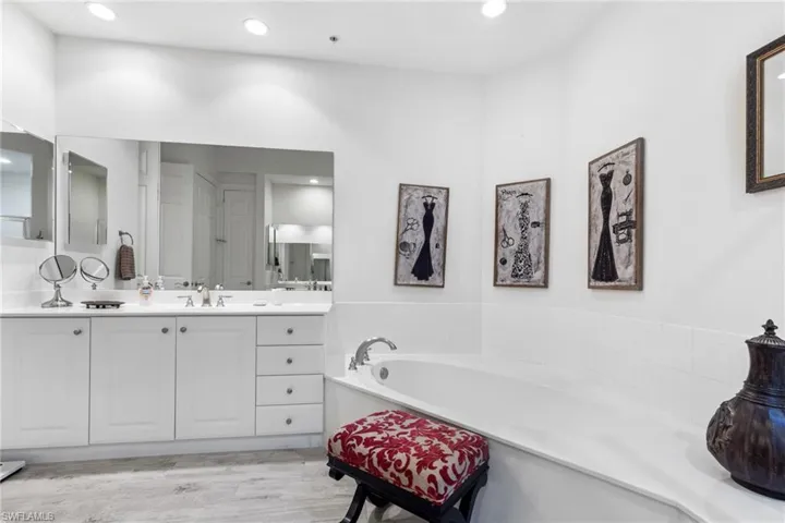 9079 Cascada Way 102, Naples, Florida 34114