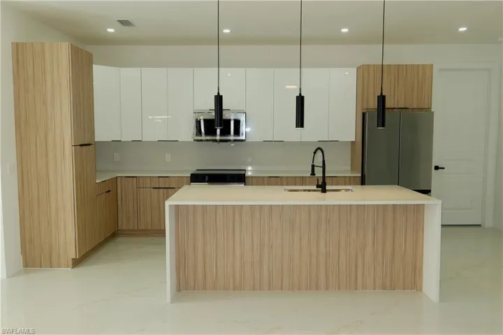 3023 Sw 15th Ave, Cape Coral, Florida 33914