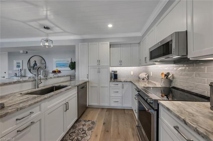 250 Park Shore DR # 302, NAPLES FL 34103